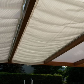 Nos voiles d'ombrage vous procurent une bonne protection solaire et permettent d'abaisser la température dans votre pergola en été