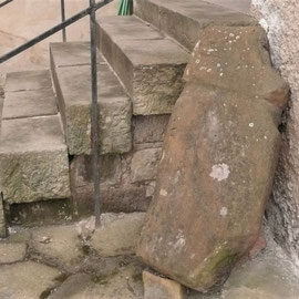 Der primitiv behauene Götzenstein im Quedlinburger Museum