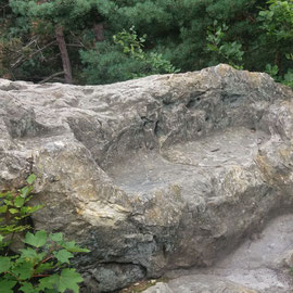 Das Steinsofa hinter den Hans Mönch- Felsen
