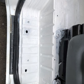 Frisch lackiert (Fahrerhaus auf der Fahrerseite)
