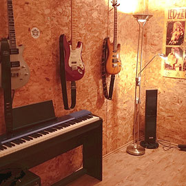 Ullis Studio Hamburg - Gitarrenunterricht und Klavierunterricht - auch für Kinder!