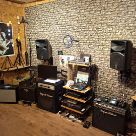 Ullis Studio Hamburg - Gitarrenunterricht und Klavierunterricht - auch für Kinder!
