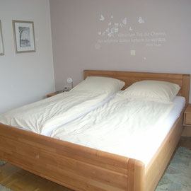 Schlafzimmer Bild 1