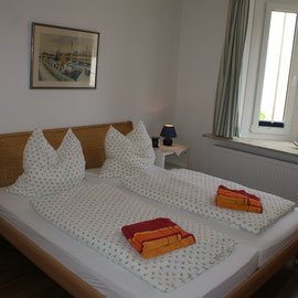 Schlafzimmer: Betten in Hotelqualität