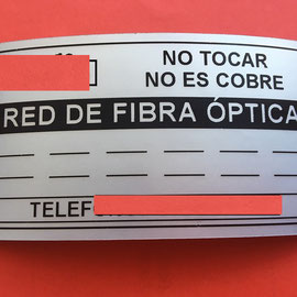 Etiqueta de seguridad en poliester metalizado VOID de 5x10 cm.