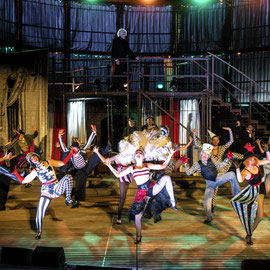 Melanie Oster, als Dance Captain in CHICAGO, Staatstheater Augsburg, Foto Jan-Pieter Fuhr