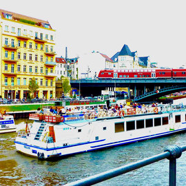 Spreebrücke Sehenswürdigkeiten Hauptstadt Deutschland Berlin