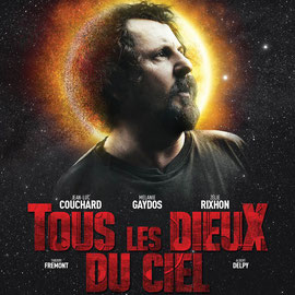 visuel de l'affiche du film tous les dieux du ciel avec au centre le comédien jean Luc Couchard 