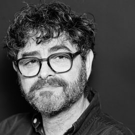 portrait comédien en noir et blanc 