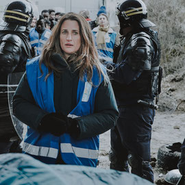 portrait lumineux de Camille Cottin sur le tournage d'un film 
