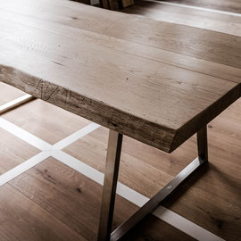 Tisch aus Dielenmaterial Eiche