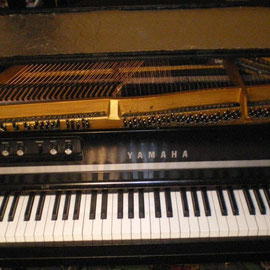 Yamaha Cp70b