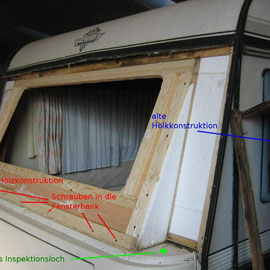 Fundsache Internet: Nach Reparatur mit neuem Holzrahmen. Der orginale Holzrahmen steht rechts neben dem Wohnwagen!!