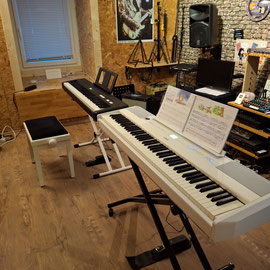 Ullis Studio Hamburg - Gitarrenunterricht und Klavierunterricht - auch für Kinder!