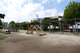 こちらは当日駐輪場となります。公園内遊具は現在リニューアル工事中で立ち入り禁止となっていますので、ご注意ください