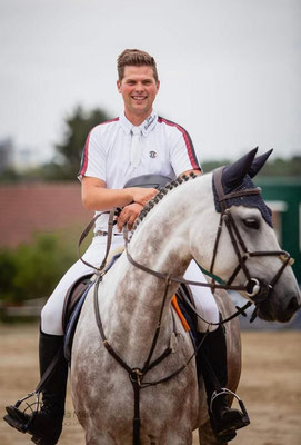 Stall Schlingheider, Reitstunden, Blomberg, Pferdezucht, Barntrup, Pferdepension, Training, Aufzucht, Reiten
