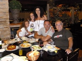 La familia completa y Juan