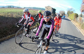      Le groupe filles attaque la Roque/Pernes