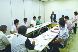 第1回波照間航路分科会が開かれた=9日、離島ターミナル会議室