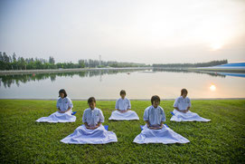 Meditation in Motion. Einfache geführte Meditation für Anfänger, Meditationstipps, Entspannung, Achtsamkeit, Meditation Online-Kurs, Meditationskurs in Zürich Oerlikon. Meditationsausbildung und Meditationslehrer Ausbildung in Zürich Oerlikon und Flims.