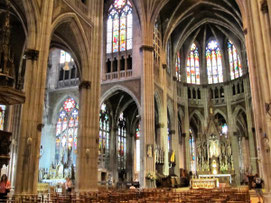 Stimmungsvolle Innenanschicht der Basilika