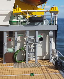 Zwei der fertigen Decksstrahler in gelb lackiert.