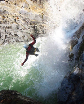 Canyoning waterfall rapelling Dominical 