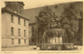 Hannover. Duve - Brunnen mit Neustadter Hof und Stadtkirche