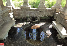Intérieur de la fontaine de Saint Thibaut.