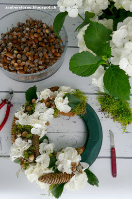 Herbstkranz, DIY Kranz, Blumenkranz selber machen, Herbstdekoration, Hortensien Kranz, Wald Kranz, Blumen Kranz, Bastelblog Schweiz, Schweizer Bastelblog, Floristik Schweiz, DIY Blog Schweiz