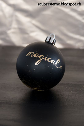 Chalkboardkugel, Weihnachtskugel selber machen, Weihnachtskugel anmalen, lettering auf Weihnachtskugel, Kreativblog Schweiz 