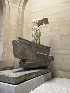 Onthoofd standbeeld Louvre