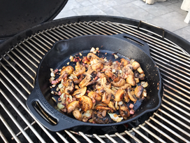 Champignons-Knoblauch Pfanne vom Grill