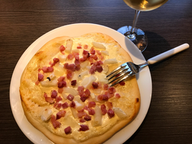 klassischer Flammenkuchen vom Grill