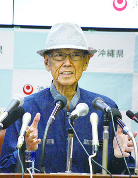 会見で辺野古沿岸埋め立て承認の撤回に向けた手続きに入ると表明した翁長知事=7月27日、県庁