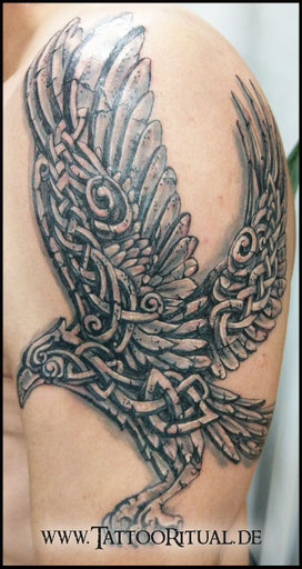 Tattoo keltischer Rabe, Tattoo Steinoptik, TattooRitual Rotock, Tattoostudio Rostock, bestes Tattoostudio Rostock