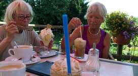 Gudrun und Gisela nach der Wanderung