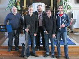 V.l.n.r.: Revierinspektor Alfred Friedl, Robin Gadermaier, Klaus Bergmaier, Phillip Schröter, Andreas Gallauner. Foto: zVg