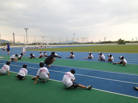 甲賀市陸上競技場での練習風景