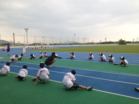 甲賀市陸上競技場での練習風景