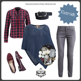 Outfit-Trend Poncho, Karo und Brosche
