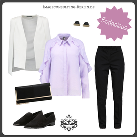 Outfit in Trendfarbe Bodacious für den Wintertypen