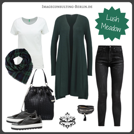 Outfit-Trend Karo und Strickmantel