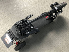T10TREは三輪電動キックボードでも折り畳み可能