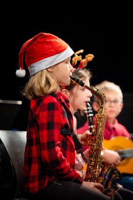 Ecole de musique EMC à Crolles - Grésivaudan : jeunes musiciens durant une pratique collective. 