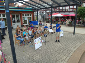 Unser Vororchester beim Auftritt zum Herzberger Samstag am 18.07.2015, Leitung Florian Weiser