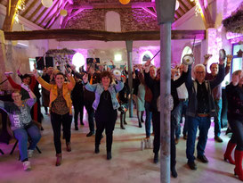 Humorvolle percussie workshop op locatie in Noord-Holland met authentieke Braziliaanse instrumenten en een enthousiast team.