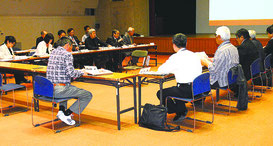 石垣版CCRC基本構想策定委員会の第3回会合が開かれた=2日午後、市民会館中ホール