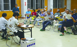 川平公民館で意見交換会が開かれた=25日夜、同公民館
