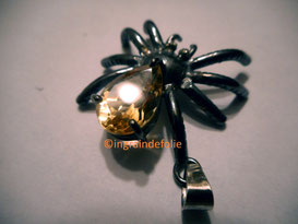 Pendentif araignée argent patinée et citrine.
